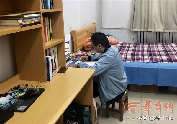 西安科技大学学校的寝室床多大_西安电子科技大学宿舍图片