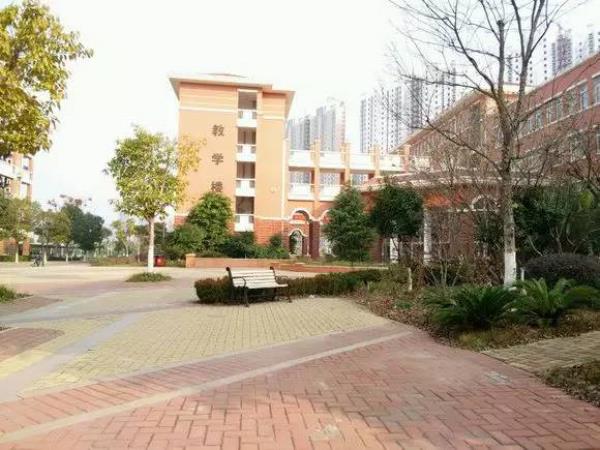 萍乡中学高中部地址