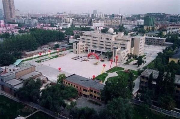 新疆高中学校名单