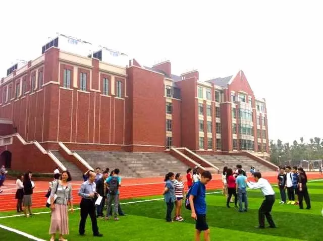 北京耀华国际学校高中学费多少