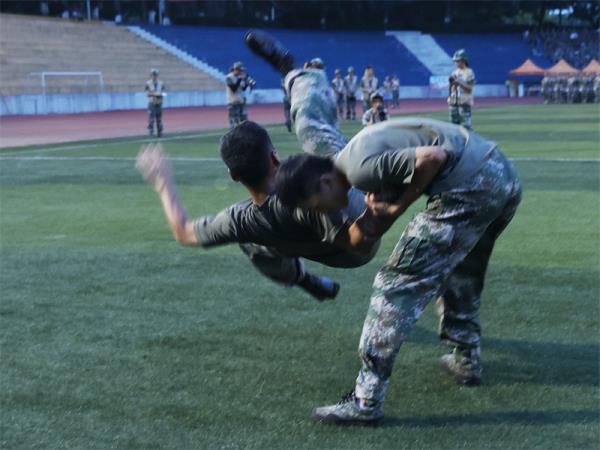 重庆市中学军训课程