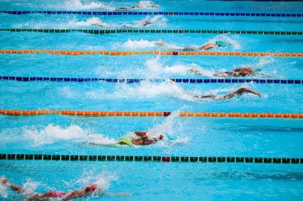 贵州省中学生游泳课程纳入中考_贵州中考体育游泳