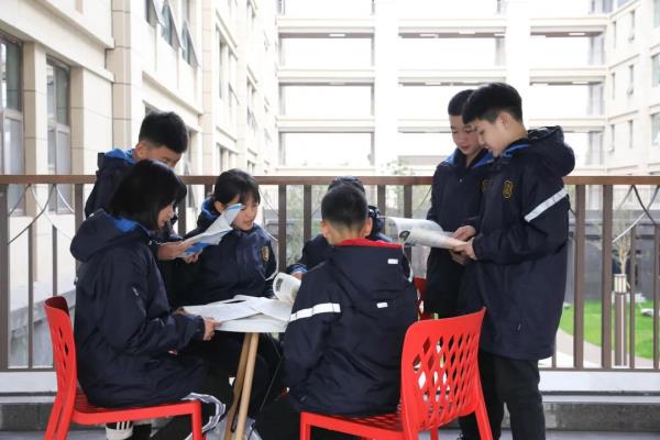 重庆巴蜀中学的课程表是什么