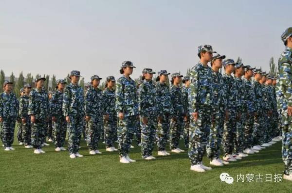 内蒙古22中学校军训收作业吗
